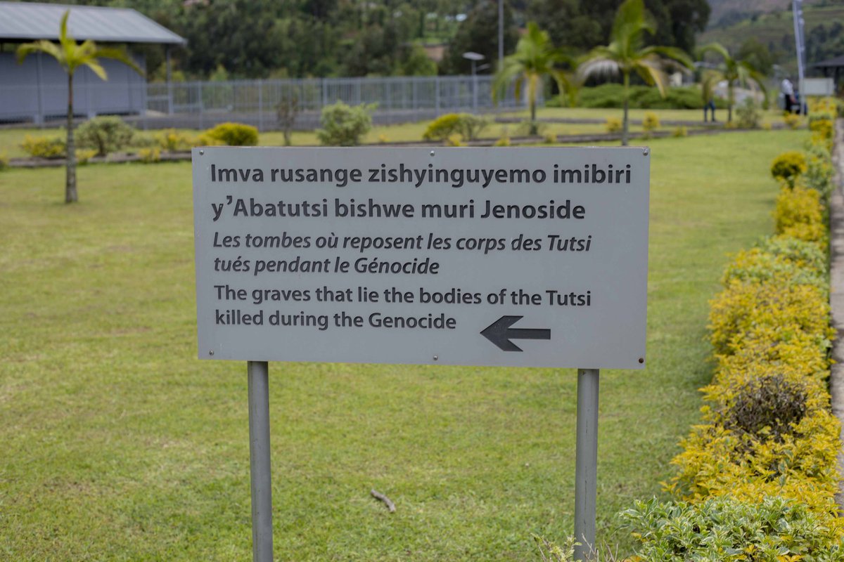 Au #Rwanda, 30 ans après le début du génocide contre les Tutsis, pour marquer le soutien de l’@UNESCO_fr au travail de mémoire que mène le peuple rwandais et souligner l'importance d'investir dans l’#éducation pour transmettre cette mémoire à la jeunesse. #Kwibuka30