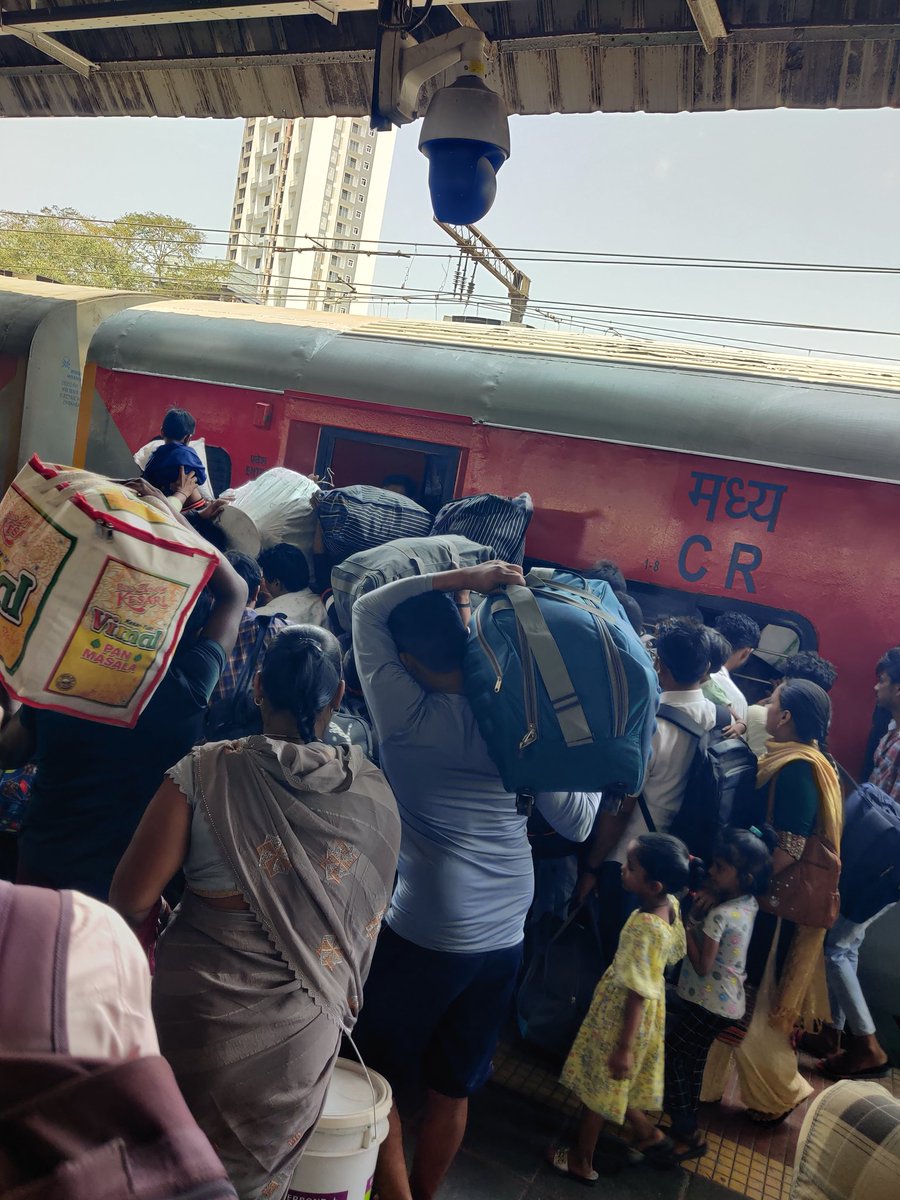 vishalrasal92's tweet image. @indianrail @irctc terrific experience while traveling in 11055 godan express from kalyan station . Not able to reach my seat S9/11 due to too much rush in the sleeper class . Even not able to stand properly in side train , IRF officer also not supporting in this matter .