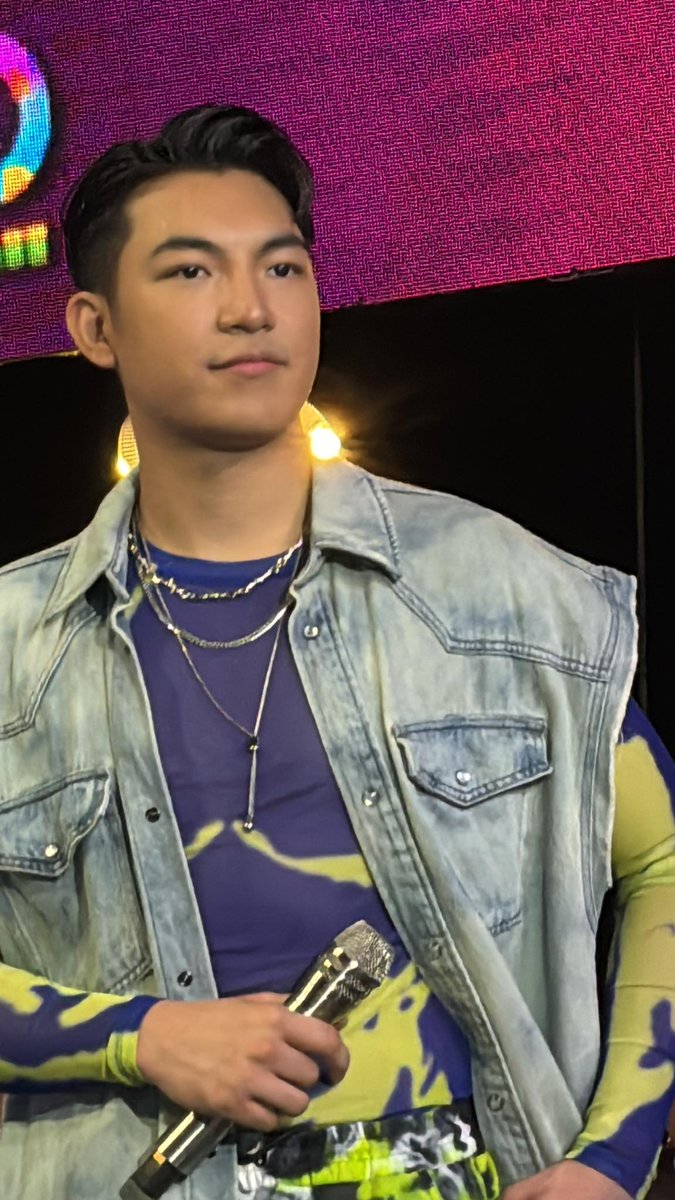 FaustinoLeng's tweet photo. Ang Gwapo mo Talaga idol Darren Espanto

YoungIconDARREN on ASAP
#DARREN #D10 @Espanto2001 #AlwaysAtHomeWithASAP https://t.co/0bNQuoumLr