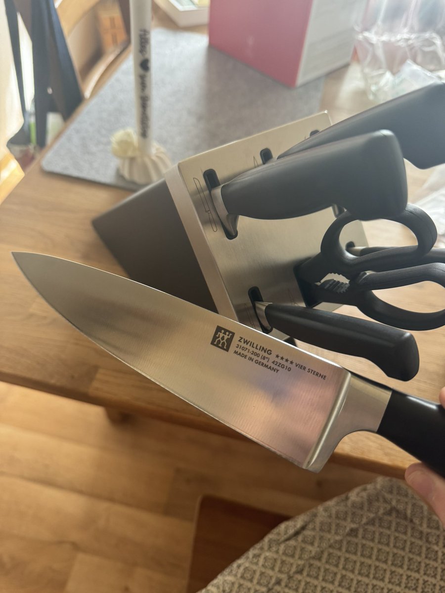 liquidlinecs's tweet image. Got some Factory New Knives to my Birthday 🥹🩵 24 🫦
