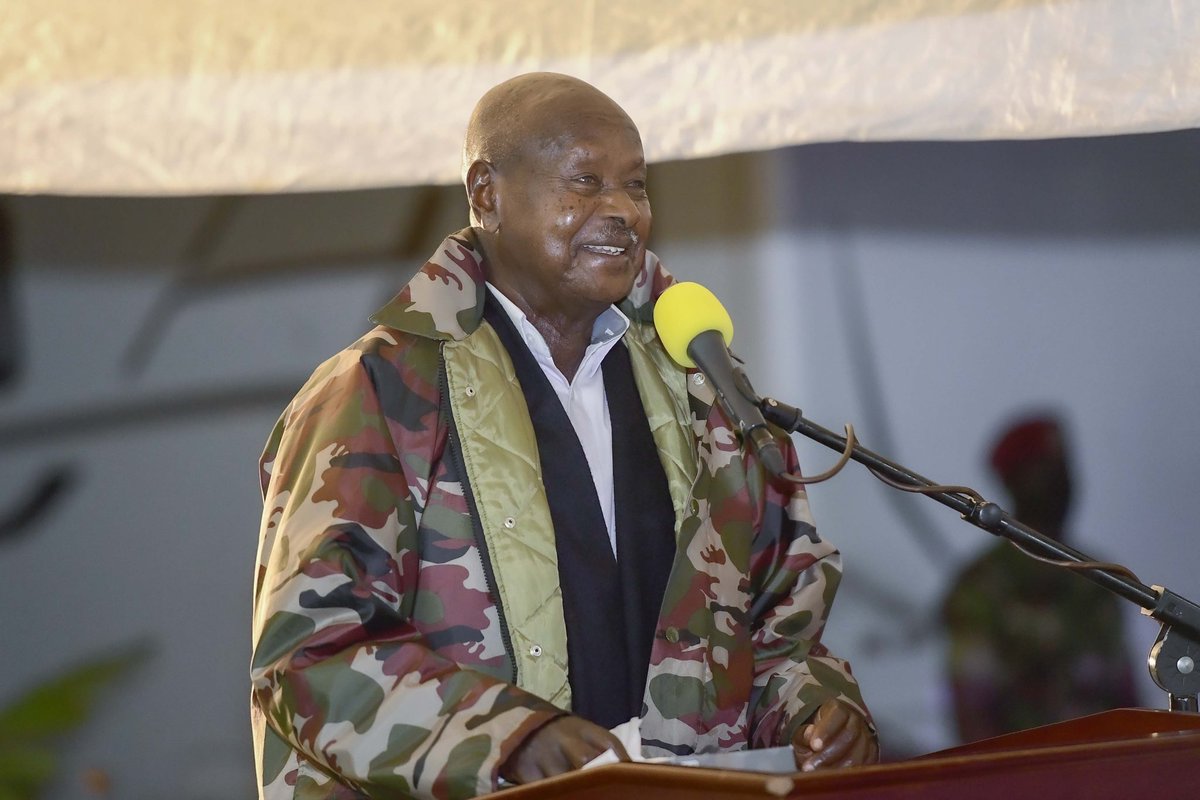 KagutaMuseveni's tweet image. Comrade Amama Mbabazi with the support of Jacqueline , was a critical link to revive the elite component in our operations, right from recruitment of the 28 that formed FRONASA, returning not only trained soldiers but cadres. That force would later grow to 200 before we crossed…