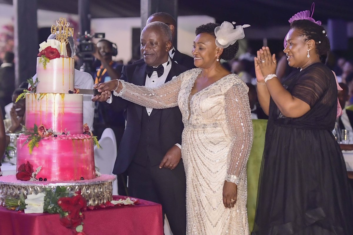 KagutaMuseveni's tweet image. Comrade Amama Mbabazi with the support of Jacqueline , was a critical link to revive the elite component in our operations, right from recruitment of the 28 that formed FRONASA, returning not only trained soldiers but cadres. That force would later grow to 200 before we crossed…