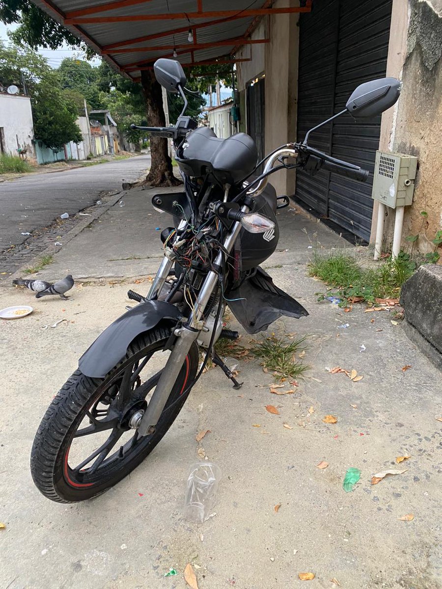 Menorintocavel's tweet photo. [7/4 08:30] Papai Da Maya 🤩🥰🥳: Bom dia rapaziada , sei que o grupo não é pra isso e nem sou de fazer isso ficar pedindo coisas no grupo , mais hoje aconteceu um imprevisto infelizmente, meu cunhado pegou minha moto escondido e sofreu um acidente em frente a casinha da B12 https://t.co/EQKRfkUKXW