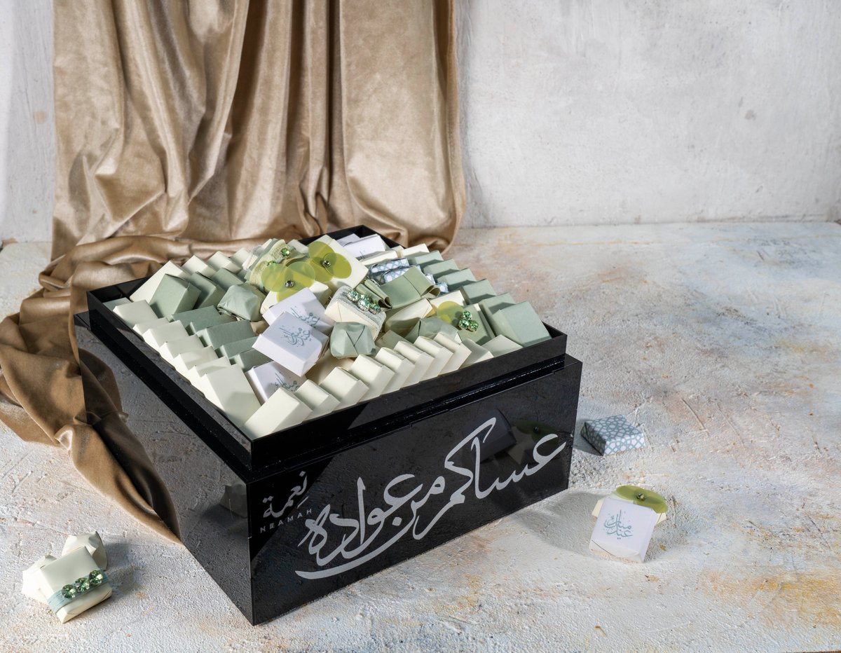 بوكس العيد محمل بشوكولاتة لذيذة مالها مثيل من نعمة ❤️🌙

متوفرة في جميع فروعنا 
للاستفسار اكثر تواصل معنا على رقمنا الموحد اتصال او واتساب 
920000679