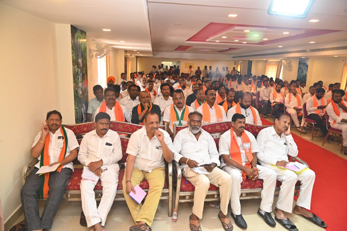 bandisanjay_bjp's tweet photo. Had an elaborate meeting in presence of Shri @iamabhaypatil ji, MLA & State Election in-charge, on #Karimnagar Parliamentary Constituency and spreading awareness on how Hon’ble PM @narendramodi ji’s vision has transformed the lives of people in Telangana & across India. 

#BJP4Karimnagar #ModiAgainIn2024