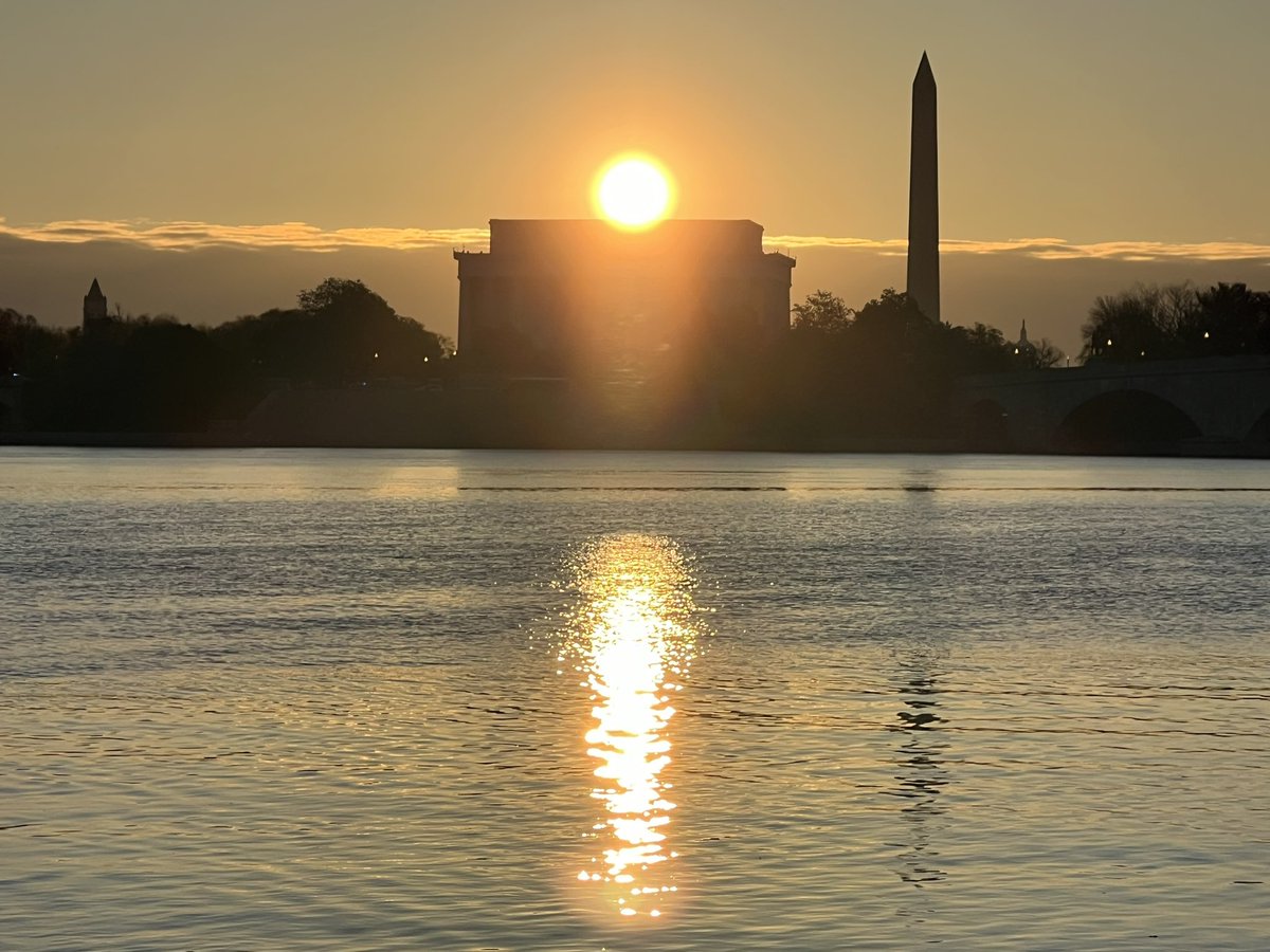 #Sunrise on Sunday over the #PotomacRiver seen from Arlington! Ready for the partial #Eclipse. <a href="/TheNationsRiver/">Potomac Conservancy</a> <a href="/capitalweather/">Capital Weather Gang</a> <a href="/marykimm/">Mary Kimm</a> <a href="/StormHour/">#StormHour</a>