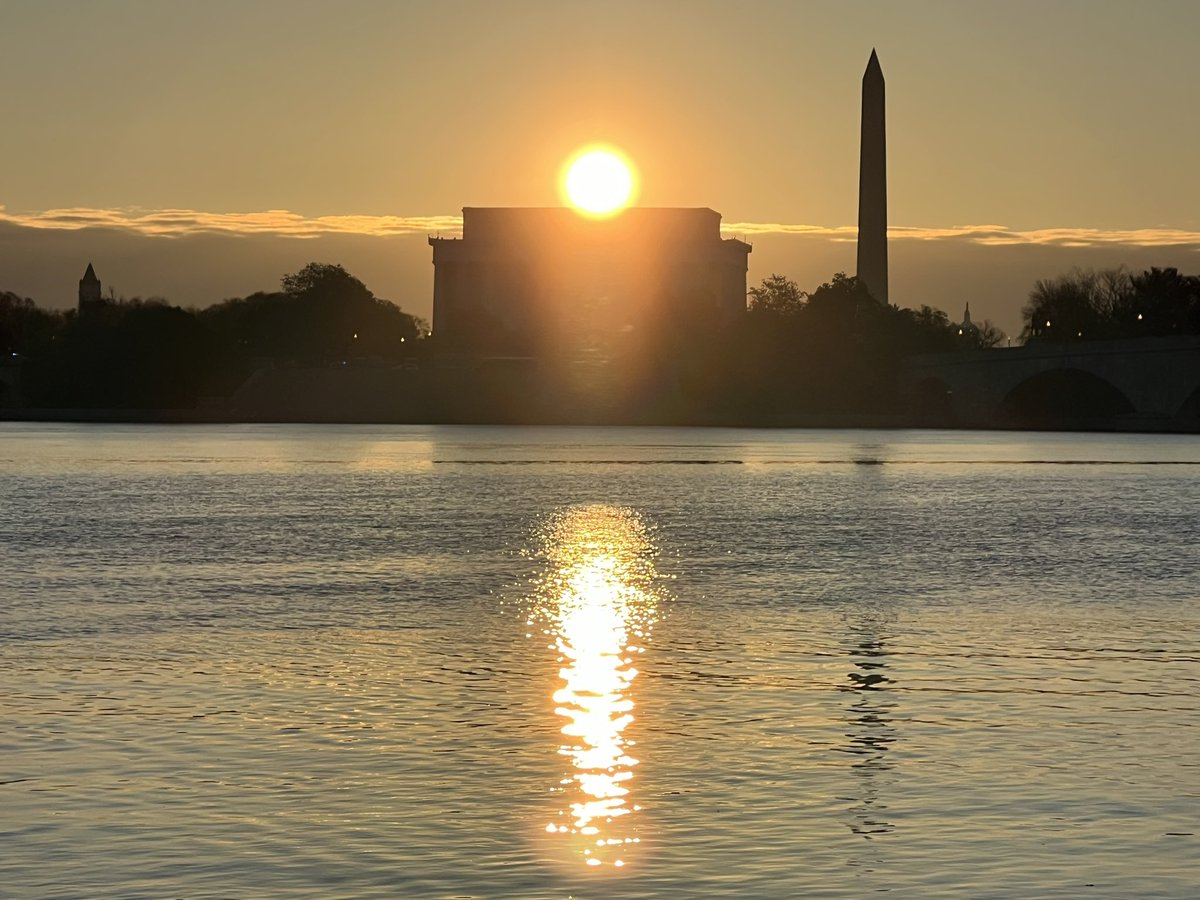 #Sunrise on Sunday over the #PotomacRiver seen from Arlington! Ready for the partial #Eclipse. @TheNationsRiver @capitalweather @marykimm @StormHour