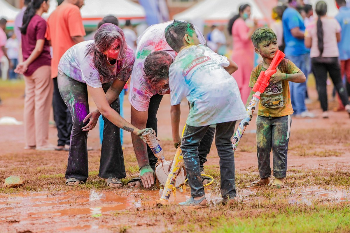 @AirtelUGMD @AirtelUGCCO @AirtelUGCMO @dabirungi @NByuma The ground might be a 'little' muddy, but that won't dampen our spirits for an epic time at #holifestival2024! Let's go!