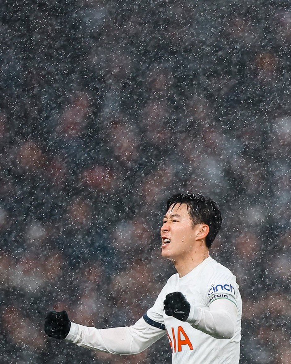 🥇| As a captain, Heung-Min Son insists on high standards for both himself and those around him. He’s also been relentless in looking for new ways to make a difference. In August, when Son was named captain, he was called up for an impromptu speech at the front of the room. The