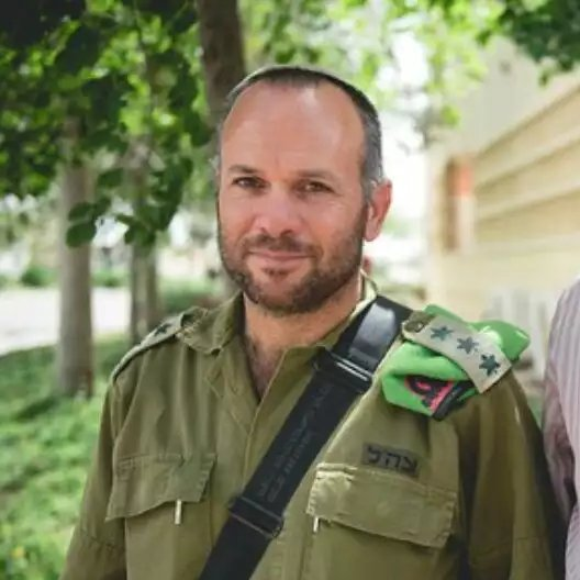 muhammadshehad2's tweet photo. Surprise! The IDF officer fired for the killing of 7 WCK aid workers is a West Bank settler from Gush Etzion

LTC Nochi Mendel got a box of chocolate from the settler council's head to celebrate him after what he's done!

Many IDF commanders are just genocidal settlers in uniform https://t.co/hn3l8Xc3Co