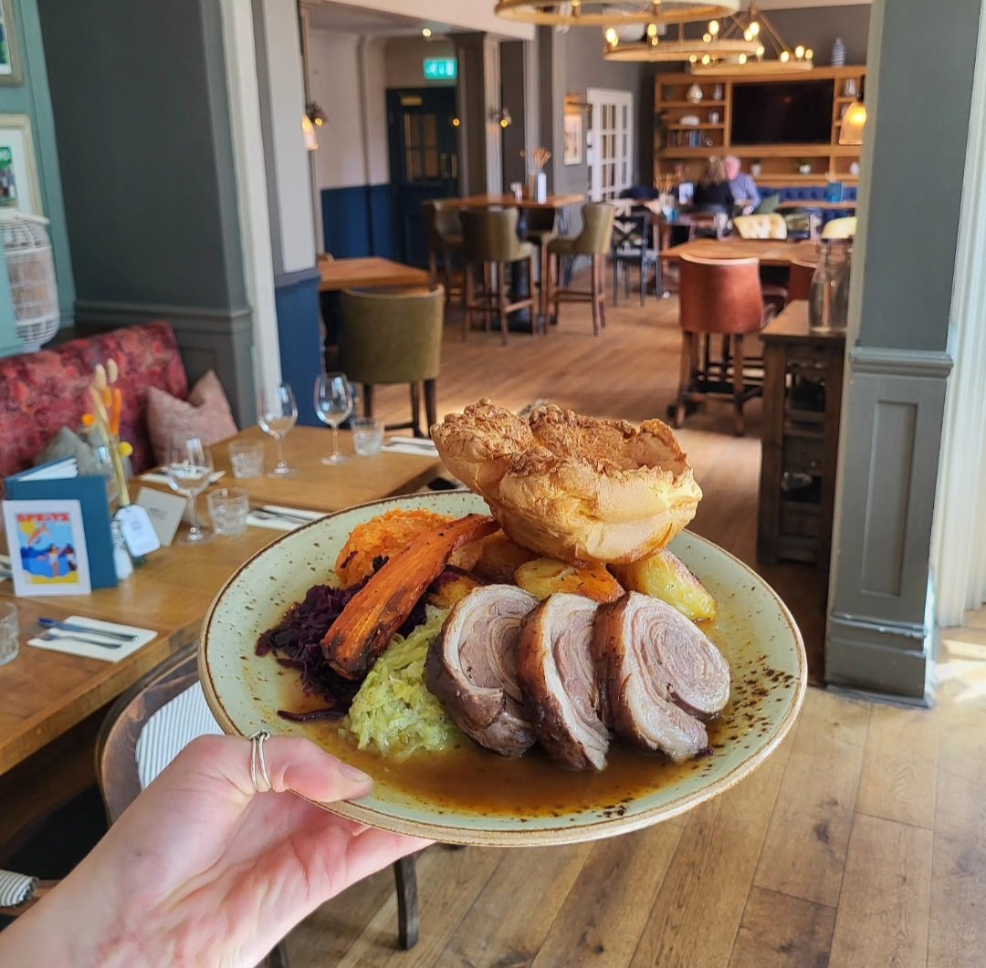 We have an addition to our famous Canford Roasts! Rosemary & Thyme Rolled Lamb Breast is here to stay 🐑 #youngspubs #youngsclassics #onsundaysweroast #perfectsunday #roastsinthegarden #roastsinthesunshine #sundaybest #sundaylunch #sundaysides #roastlamb #canfordcliffs #poole