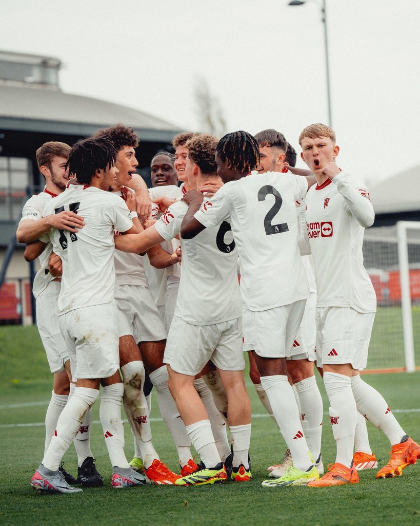 Dün oynanan Manchester United - Liverpool U18 maçı 9-1'lik United galibiyetiyle bitmiş. Farka bak. İnanılmaz bir akademi.