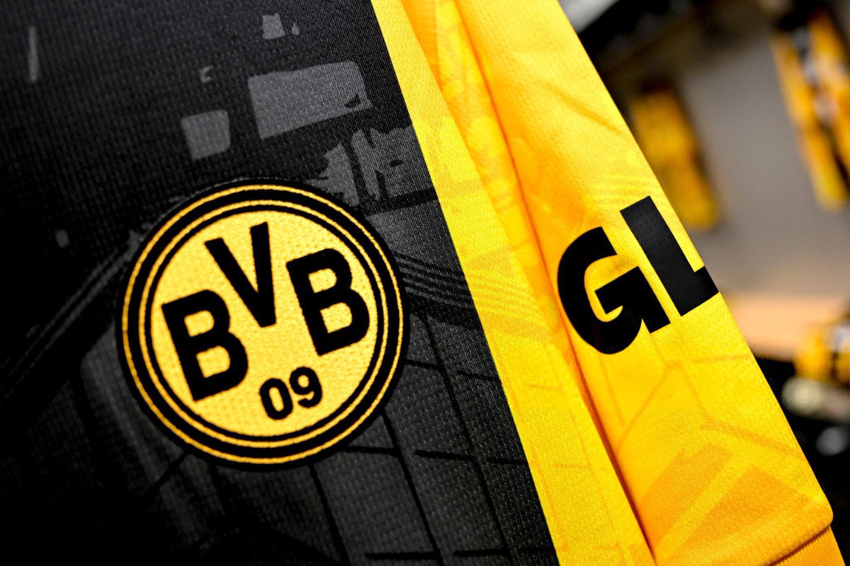 gpatric10's tweet photo. Thread mit Bildern vom Heimspiel gegen Stuttgart und der Choreo zum 50. Geburtstag des Westfalenstadions 🫶🏻 

Hintergrundbilder für‘s Handy u. Twitter Header dann morgen ✌🏻 https://t.co/0YRTUqnJIg