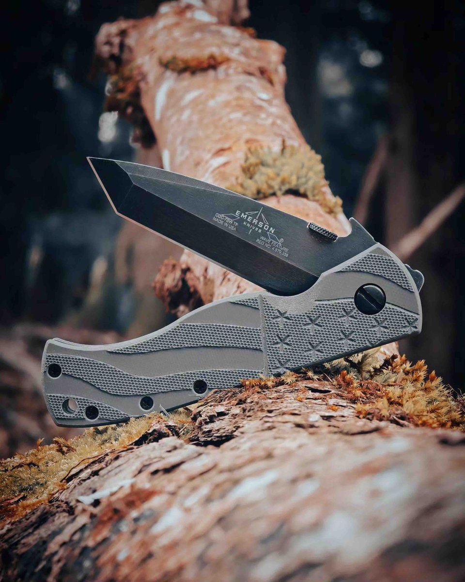 Great shot.

#Repost @portmanndavid #emersonknives #cqc7