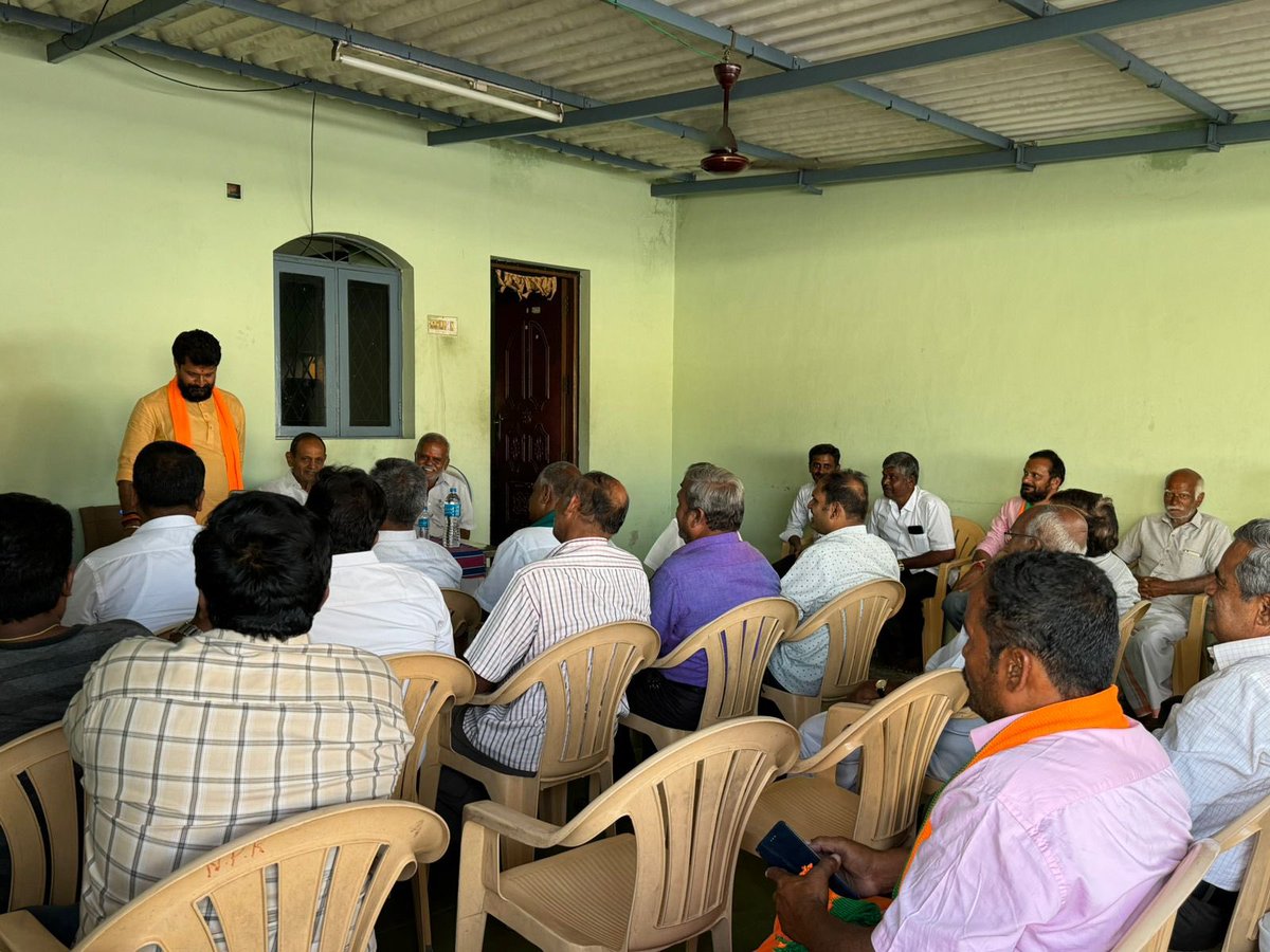 They are ready to vote @BJP4India to end the misrule of DMK MP from the beautiful Nilgiris Parliament Constitutency. 

Met our spirited voters & held meeting with community leaders of Okkaliga Samaja in Karadai of Mettupalayam assembly of Nilgiris Parliament. The community