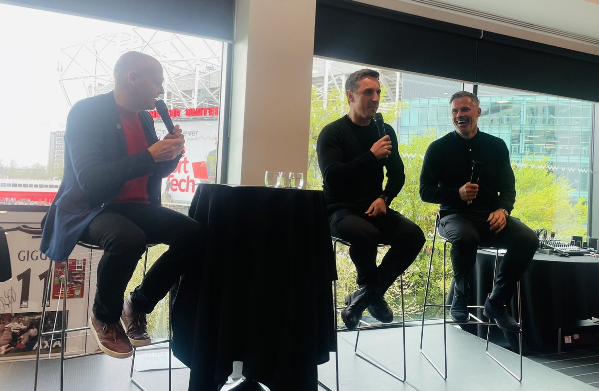 Oh no, Jamie Carragher is on stage with @GNev2 today at @hotelfootballuk And, I’m within spitting distance 😱🤣