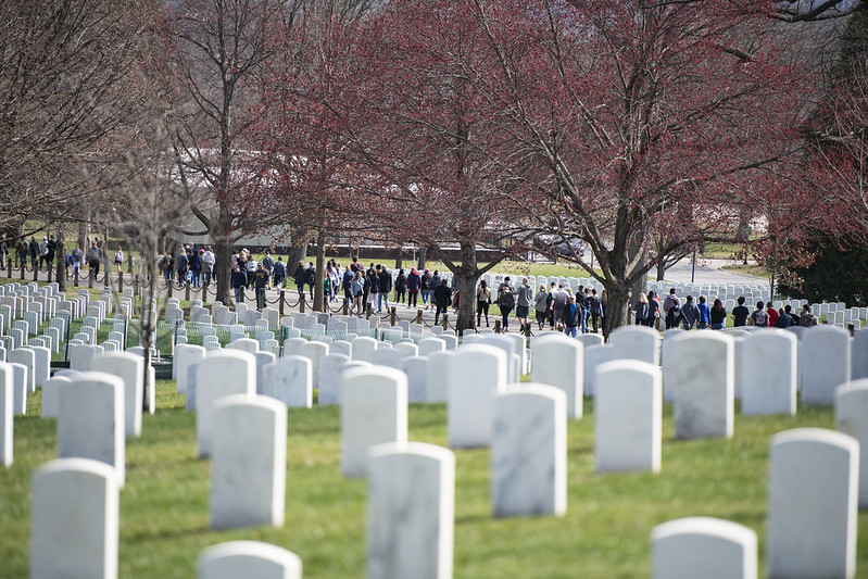 Planning a visit to Arlington National Cemetery this spring or summer? We offer a variety of self-guided walking tours to enhance your visit! To find a tour that suits your interests, go to education.arlingtoncemetery.mil/Tours. 📸 Elizabeth Fraser