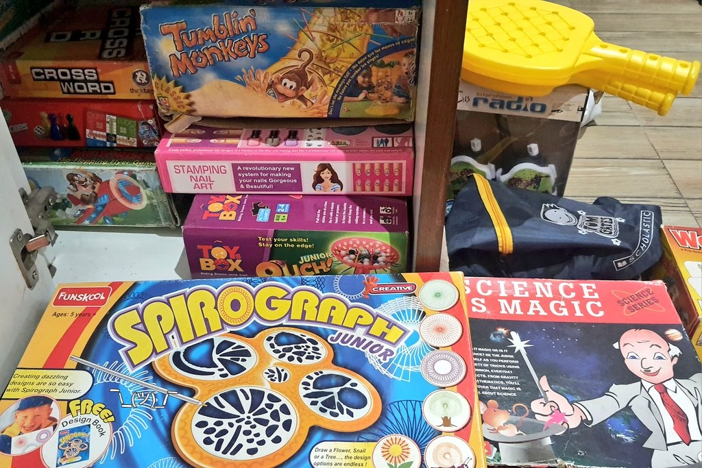 TimepassMusings's tweet image. Have put parental control on Ggl &amp;amp; MSoft a/cs of kids. As usual, today also same requests to extend screentime thrice since noon

When told to play some boardgame instead, they handed me reverse work (housekeeping of cupboards!)

#Spirograph it&apos;ll be now👍🏻
Have you ever tried it?
