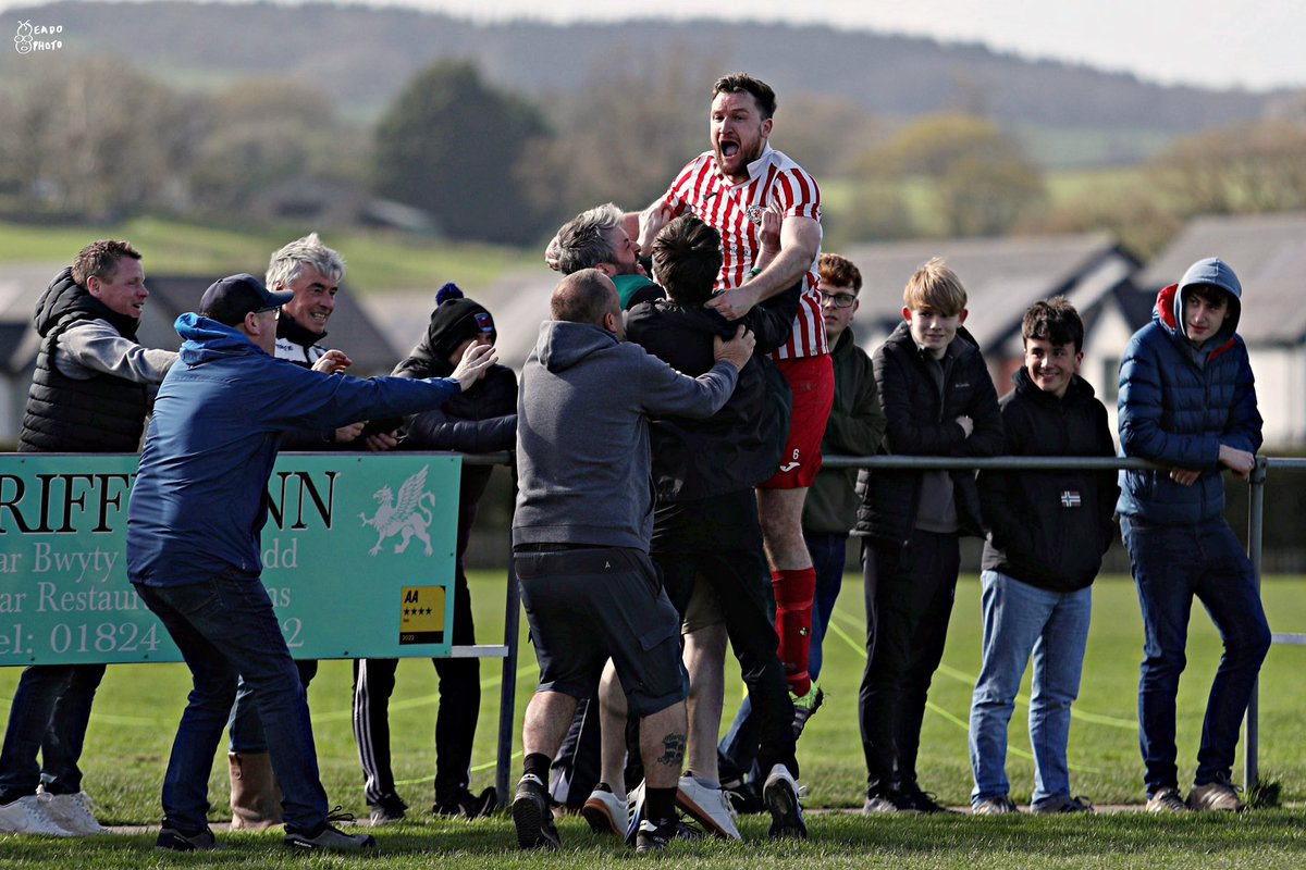 🔴⚪️ 10 man Holywell score a 94th minute equaliser against Ruthin at the Memorial Playing Fields to send them back top of the JD Cymru North Copyright - Sam Eaden/FAW