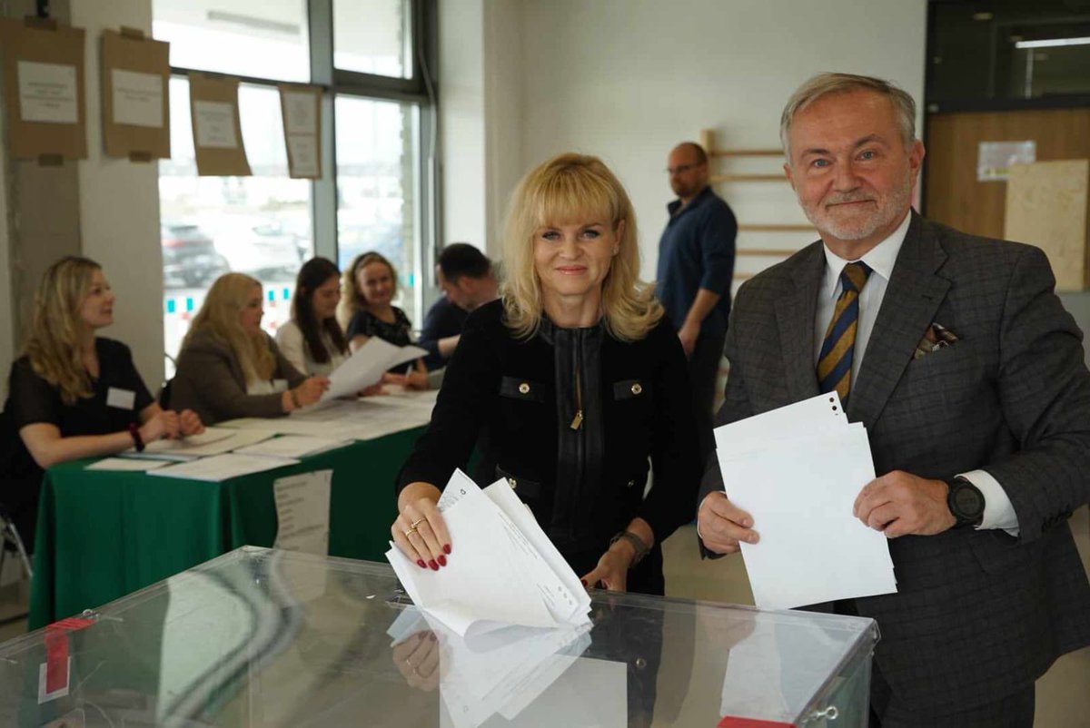 W ostatnich (parlamentarnych) wyborach gdynianie bili prawdziwe rekordy frekwencji. Zachęcam, by podobnie było i tym razem. Nawet pogoda nam sprzyja. Ja już głosowałem 😁