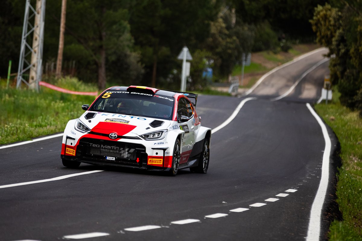 🇪🇸 Cuatro scrachs en el debut sobre asfalto y una gran segunda posición para @Cachon_Ale y @borjarozada en el Rally Sierra Morena. - 🇬🇧 Four scrachs in the debut on asphalt and a great second position for @Cachon_Ale and @borjarozada in the Sierra Morena Rally. #TGRSpain #SCER