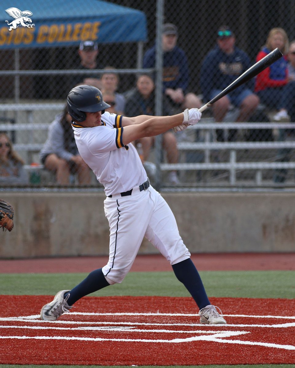 Happy 22nd Birthday @JoshNiles6. We are so proud of everything you have accomplished and the person you have become! @GriffsBaseball @HamCardinalsIBL