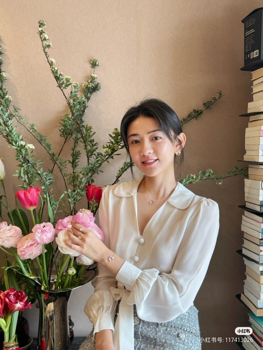 [🗓️ ʟɪᴀɴɢᴊɪᴇ ᴜᴘᴅᴀᴛᴇ ]

240407 DJULA update - เหลียงเจี๋ยใส่ DJULA JARDIN เพลิดเพลินไปกับสวนแฟนตาซีปารีสในฤดูใบไม้ผลิ

หอยมุกบริสุทธิ์และเพชรเปล่งประกายพร้อมกัน ทำให้เกิดความรู้สึกพิเศษของการซ้อนชั้นและเป็นประกายในฤดูใบไม้ผลิ

#LiangJie #梁洁 #เหลียงเจี๋ย