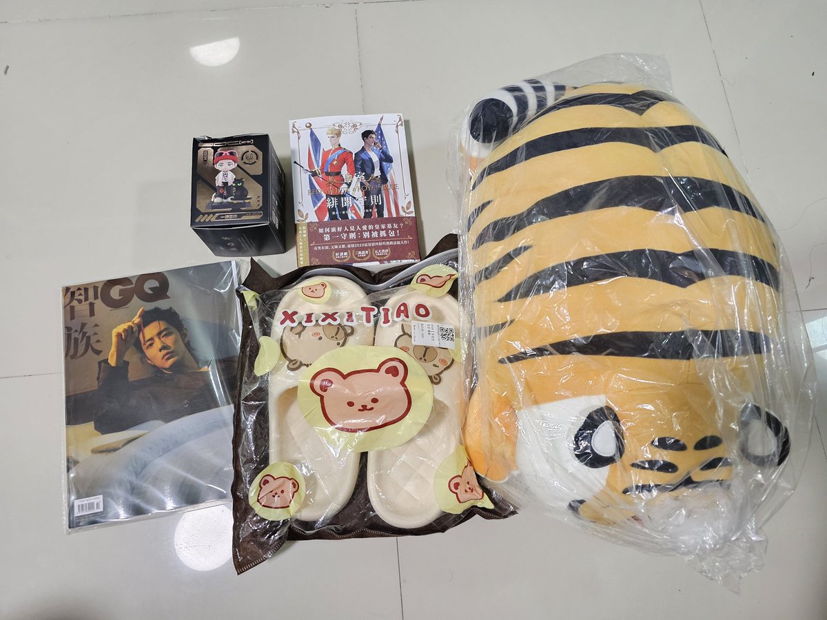 INPreorder's tweet photo. #inpreupdate ถึงจะเงียบๆแต่รับกดของตลอดนะคร้า สนใจสินค้าอะไรแวะมาถามไถ่ได้ค่ะ

สินค้าเข้าวันนี้
- นิตยสาร GQ
- Figire SDC
- ตุ๊กตาเสืออ้วน
- หนังสือฝากกด
- รองเท้าแตะคาปิบาร่า
- Chi forest 

เดี๋ยวเช็คสินค้าแล้วแจ้งรอบสองไปนะคะ ช่วงสงกรานต์เดี๋ยวมาเปิดโปรพร้อมส่งเคลียร์สต็อคคร่า https://t.co/3N8TFVVm3f