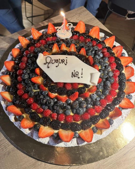 CryptoFroze_eth's tweet photo. Volevo ringraziare di Cuore a tutti per gli auguri.. a chi ha avuto il piacere di scrivermi, chiamarmi, inviarmi messaggi, stupendi fiori, pensieri e regali ..
veramente GRAZIE 😍 é stato un compleanno speciale ed è stato possibile grazie all’affetto e amore delle persone vicino a me. ❤️
Ps. Hanno sbagliato il numero della candelina.. sono 28😎