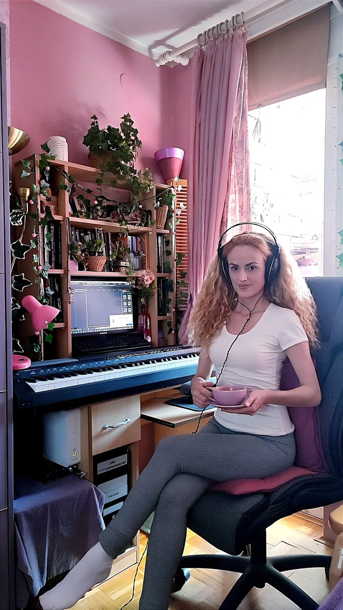 This week was really fast, a lots of things were happening, on the acting field and music field ( specifically Gigs ) This Sunday afternoon, I am slowing down and composing a new meditation track 'Spring Journey' 🤍🎼🍀 There will be just a few tracks and of course vocals 🎙️