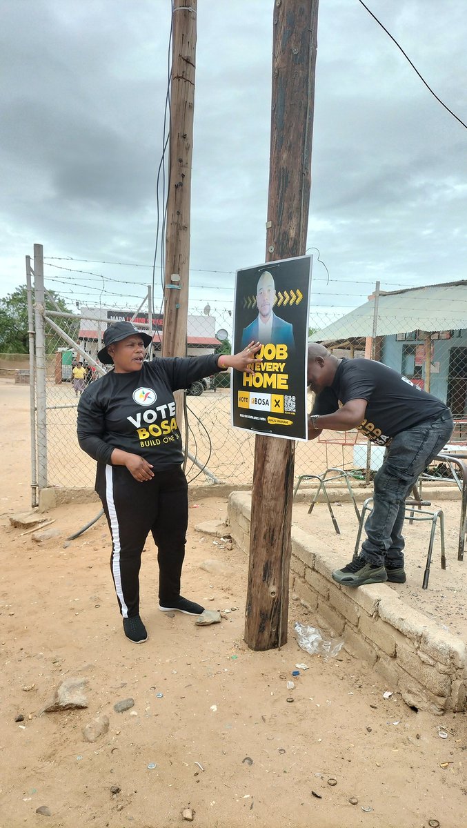 Mopani regional leader cllr Julia Maluleke and cllr Joel Mokumo where on the ground doing party duties, asking voters to put BOSA in parliament 💪💪💪