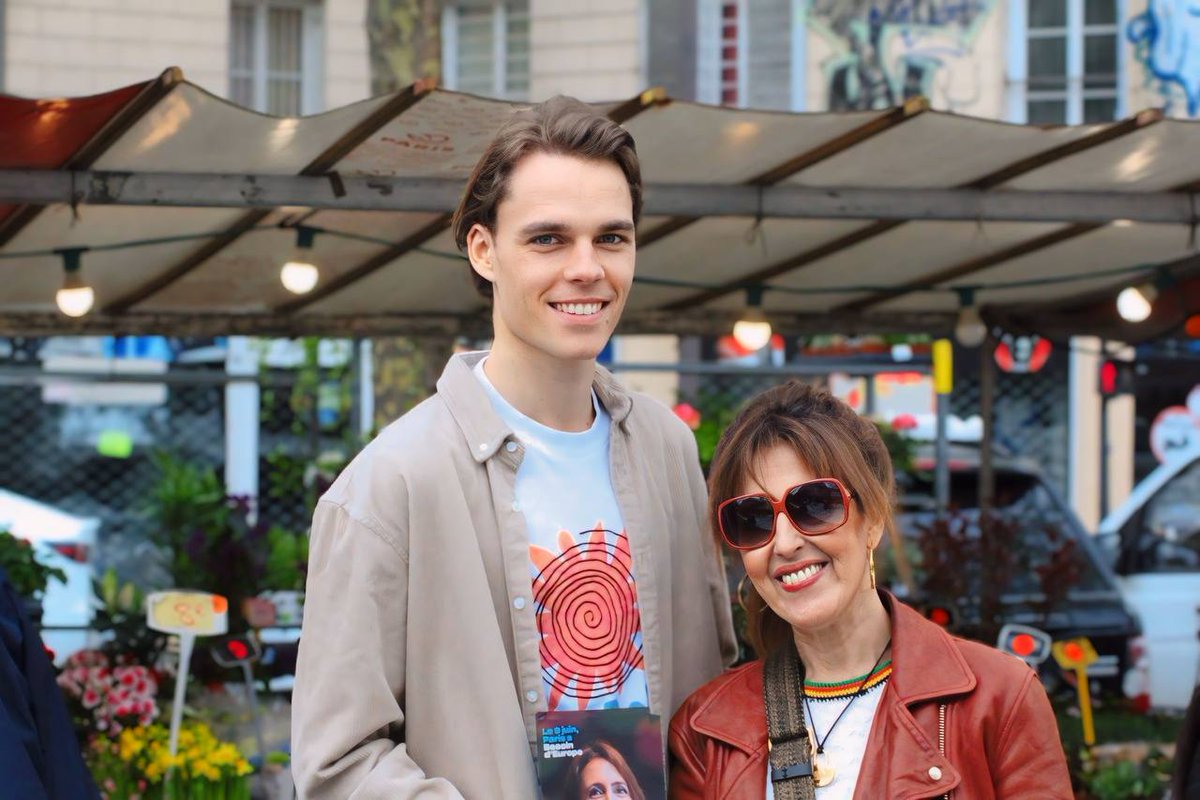 En force et en forme ce matin à #Bastille pour transmettre aux #Parisiens notre envie d'#Europe et convaincre sur notre #BesoinDEurope,avec @ValerieHayer! Pour une Europe forte et souveraine!🇪🇺 Avec mes amis de @RE_Paris11, @horizons_11, @TdP_Paris 🤝💪 Photos @MaissaRoyGrisel🙏