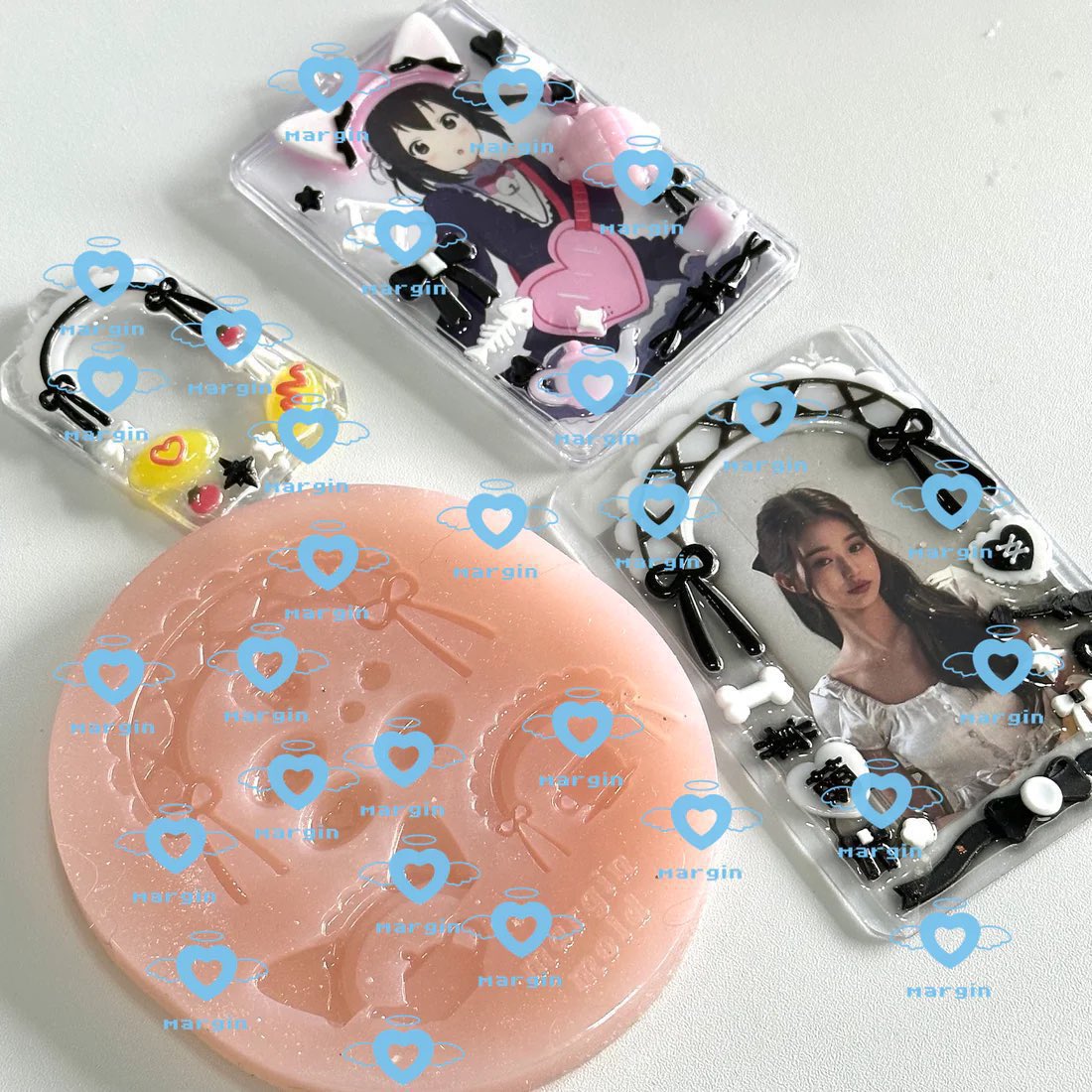 margin mold พร้อมส่ง🪄
ราคา sale ตามนี้เลยค่า❤️‍🔥

— lace corset ribbon 220฿
— maid mold 320฿

สั่งซื้อ/สอบถาม dm 💌 
#เรซิ่น #แม่พิมพ์เรซิ่น #ตลาดนัดเรซิ่น #เฟรมการ์ด #resin  #อุปกรณ์เรซิ่น