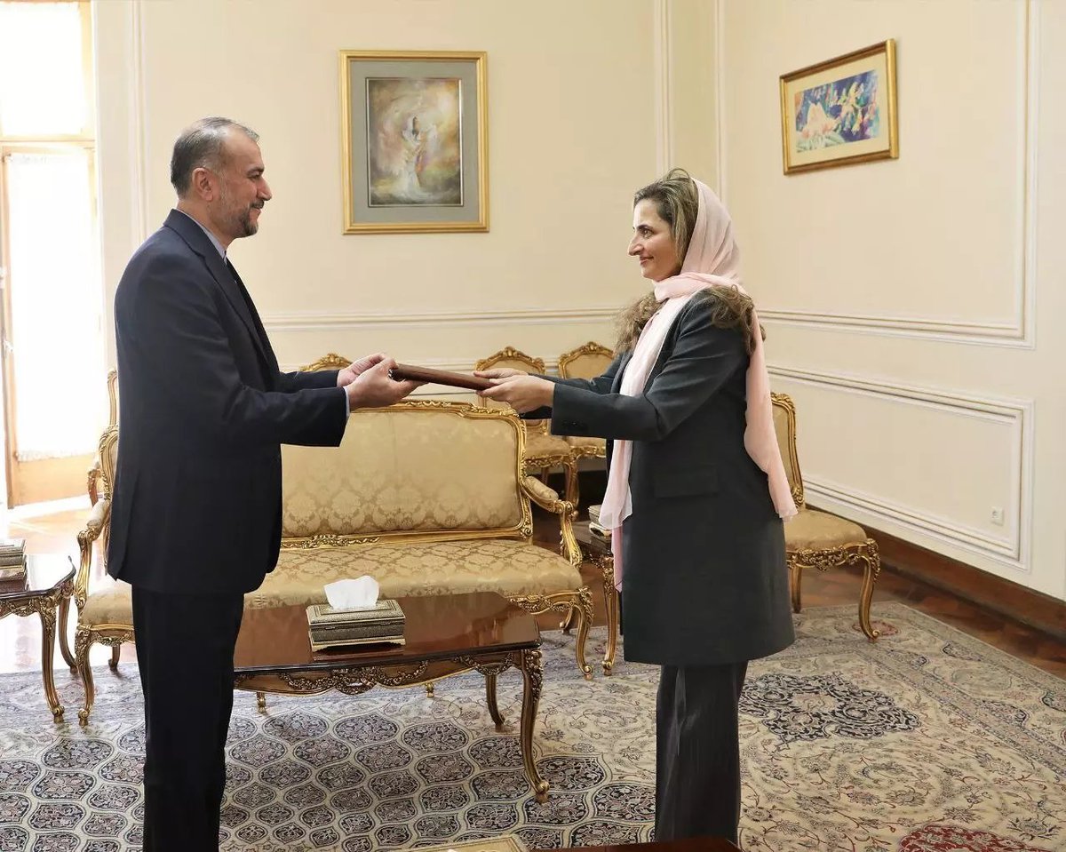 Ms. Paola Amadei #Italy’s new ambassador to Tehran met with Iranian Foreign Minister Hossein @Amirabdolahian at the beginning of her diplomatic mission in the Islamic Republic of Iran and submitted a copy of her credentials to him. en.mfa.gov.ir/portal/newsvie…
