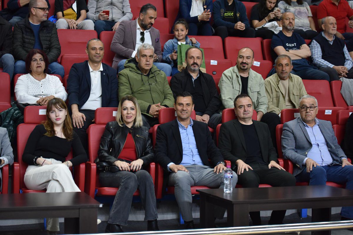 fzeyrekvakfi's tweet photo. Manisa Büyükşehir Belediyespor Kulübü Basketbol Takımı’mızı Darüşşafaka Lassa ile olan karşılaşmasında desteklemek için Muradiye Spor Salonu’ndaydık. 

Tebrikler Potanın Tarzanları, gururumuzsunuz!💚🤍 https://t.co/Ndit0sOKfK