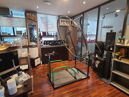 Proswing_Inc's tweet image. 골프스윙에서 궤도와 자세도 중요하지만 스윙리듬이 무엇보다 중요 #프로스윙머신 일정한 궤도에서 나오는 스윙리듬연습 #싱글골퍼만들기

제품문의:1899-6637

#프로스윙연습기 #골프몸통스윙 #싱글골퍼만들기 #실내골프스윙기 #골프궤도교정기 #골프자세교정 #드라이버연습기구 #아이언연습기구