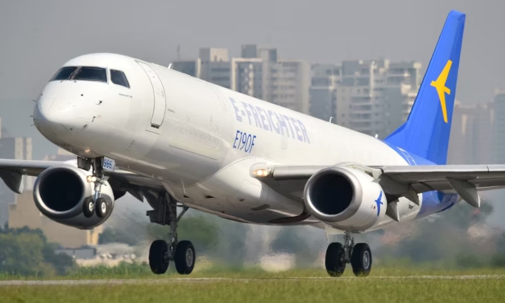 Pesawat kargo Embraer E190F pertama berhasil melaksanakan penerbangan pertamanya

airspace-review.com/2024/04/07/pes…