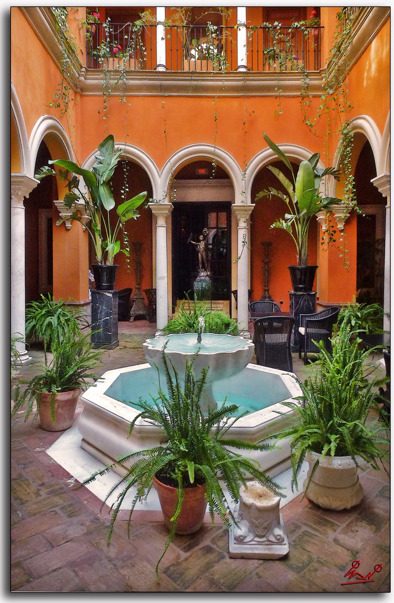 Patio del Hotel Casa del Poeta. #FelizDomingo #Sevilla #Triana #Macarena #Andaluciahoy