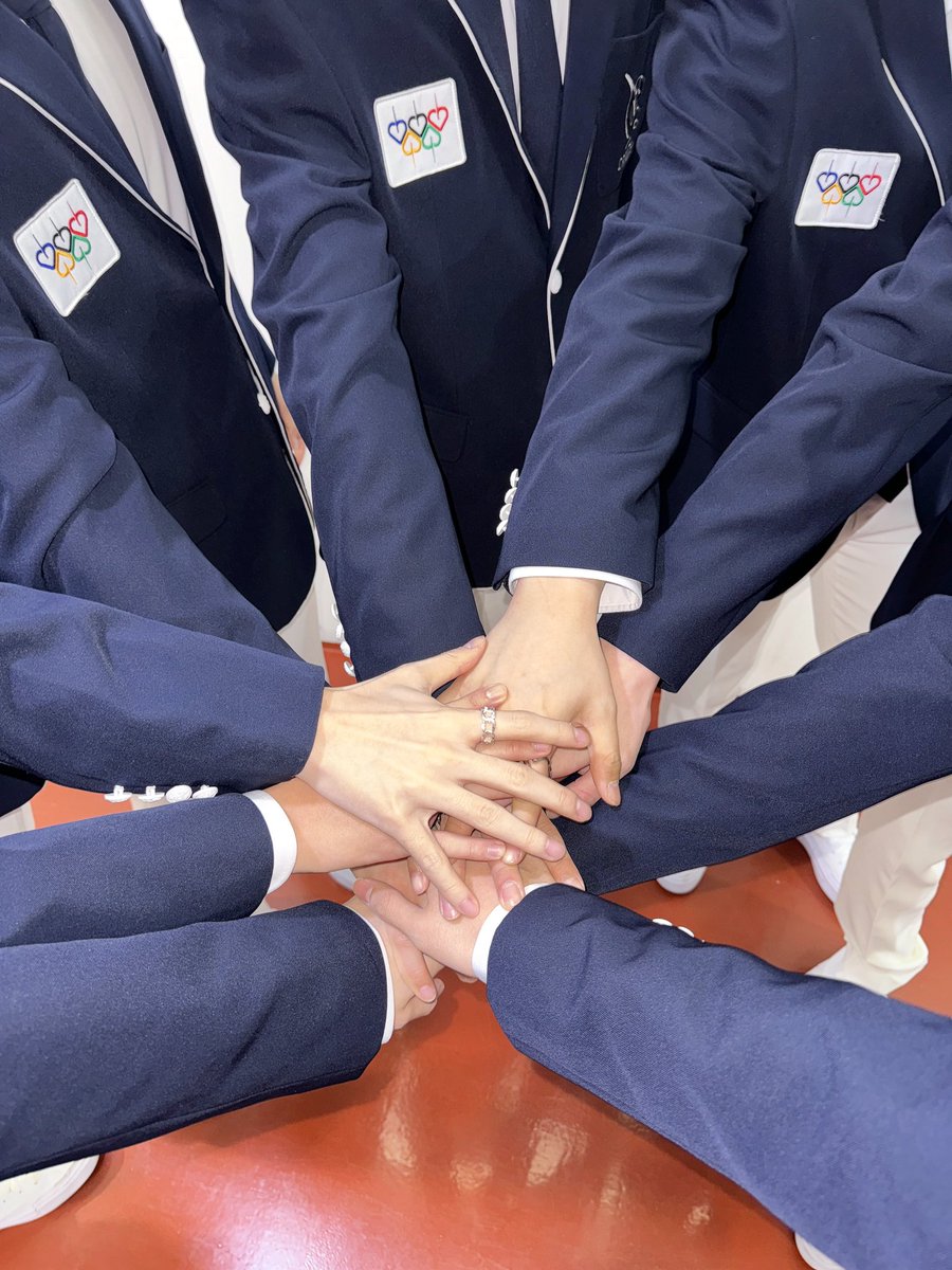 CRAVITYstarship's tweet photo. [📸] 240407
2024 CRAVITY FAN-CON <LUVITY GAMES> DAY 2
⠀
잠시 후 2024 CRAVITY <LUVITY GAMES> DAY 2 경기가 시작됩니다!🏅
마지막까지 크래비티 선수단을 향한 뜨거운 함성과 박수 부탁드립니다👏
⠀
#CRAVITY #크래비티
#LUVITY_GAMES https://t.co/3olHWEMZFu