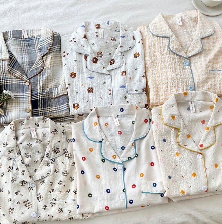 Racunkudishopee's tweet image. Toko ini jual piyama lucu banget motif-motifnya🥹🤏🏻
♡ (&amp;gt;ㅅ&amp;lt; ) ♡

Bahan dari katun crepe nyerap keringat, adem tapi ga tipis dan paling penting busui &amp;amp; hijab friendly🥰