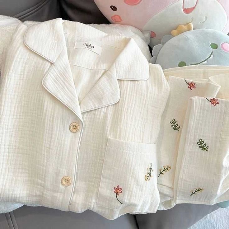 Racunkudishopee's tweet image. Toko ini jual piyama lucu banget motif-motifnya🥹🤏🏻
♡ (&amp;gt;ㅅ&amp;lt; ) ♡

Bahan dari katun crepe nyerap keringat, adem tapi ga tipis dan paling penting busui &amp;amp; hijab friendly🥰