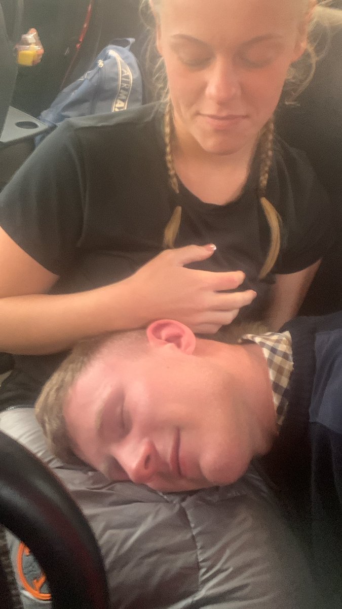 guvna02's tweet image. Huddersfield’s hardest paver asleep on his bird @BPedder jeezy peeps man🥸