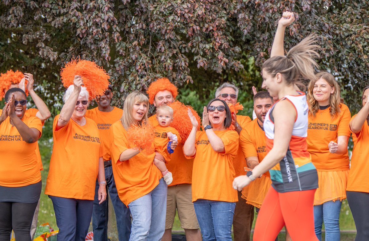 We're wishing the very best of luck to all our amazing @LLHalf marathon runners today! 🏃 Each step you take today, is one step closer towards a cure. 🧡