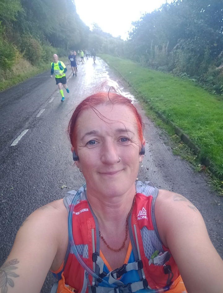 This fine example of human awesomeness is Kat. She is running the #rungarioch 10km with the ADA team, who are raising funds to help support the valuable work we do. If you can spare anything at all, please go to bit.ly/3vjt3ao. Thank you so much! #fundraising #teamwork