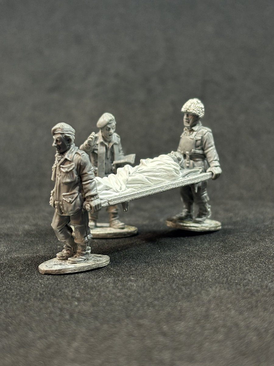 A few photos of the upcoming RAMC figures for Arnhem Heroes 2. The Jeep will have all the metal work to hold 3 stretchers. 2 with casualties and 1 empty. The 2nd set is 2 bearers a casualty and Padre blessing the poor soul. Sign up today launch 4th May! kickstarter.com/projects/arnhe…