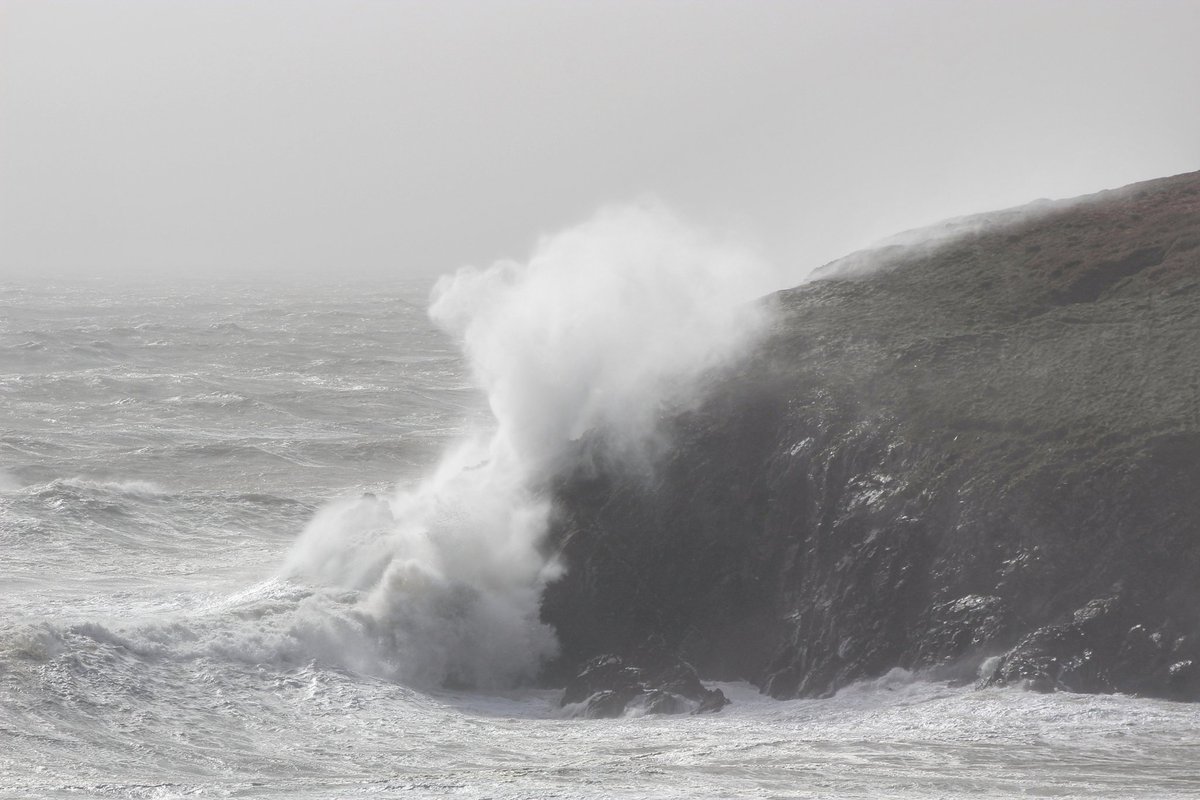 Storm Kathleen packed quite a punch along the Copper Coast, Waterford yesterday! @AimsirTG4 @barrabest @deric_tv @DiscoverIreland @Failte_Ireland @ancienteastIRL @GoToIreland @discoverirl @WaterfordANDme @WaterfordPocket @VisitWaterford @WaterfordCounci @WaterfordGrnWay