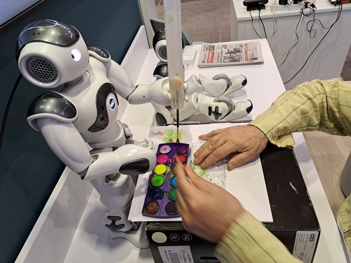 EmileAndHisBots's tweet photo. If you see this, post a robot. https://t.co/YBUmFq9YWL