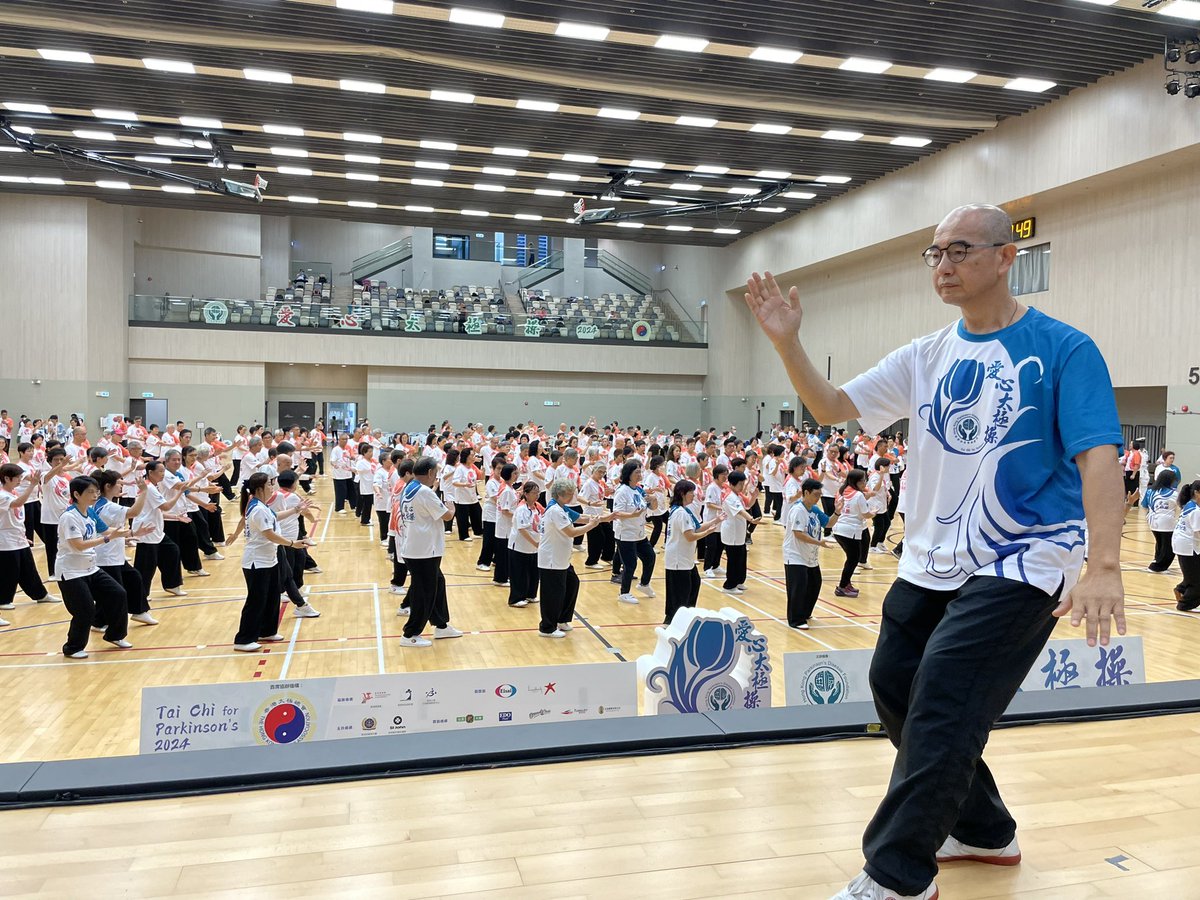 jojoyyk's tweet photo. Meaningful Sunday! Our #TaiChi #fundraising event was a great success. Grateful to all who joined, including my son. The funds raised will support the Parkinson's disease community. Let's carry this positive energy forward, spreading love and care!
@hku_son #HKPDF #HKPDA https://t.co/k9YzIfcllM