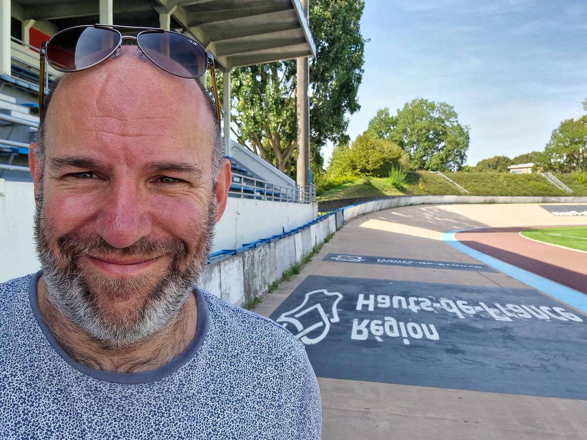 Paris- Roubaix day! This incredible race was my introduction to pro cycling- I saw highlights of the 1984 edition on TransWorld Sport, and was hooked. Last year I got to fulfil a dream by riding a few laps of the famous velodrome in Roubaix. A brilliant day on the bike 🚴‍♂️👍