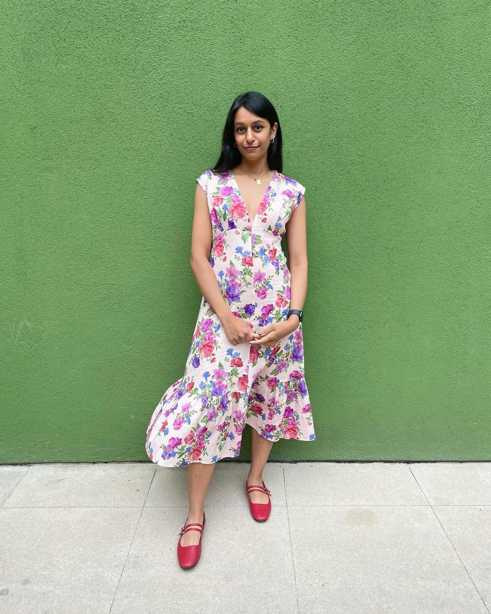 SimpMcCalls's tweet photo. Shreya @junolovesthread has sewn one of our favourite Vogue patterns #V9311 for Spring ๐
The dress features an empire waist with a plunging neckline. it has a body-skimming silhouette on the skirt with optional sleeves and even a ruffle.https://t.co/iKspiHchA2 https://t.co/pa0C9Cx4aV